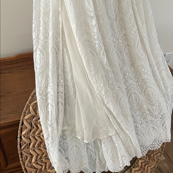 Elegant White Lace Maxi Dress - Picture 3 of 5